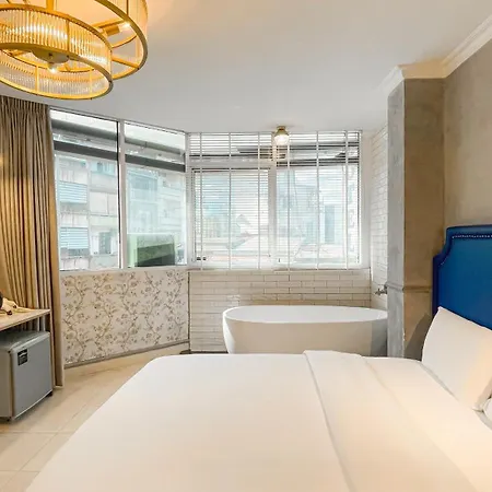 A In Hotel Del Luna-3